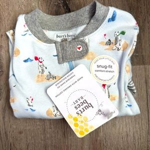 Burt’s Bees footed pajamas. 3-6month. NWT. Winter print.